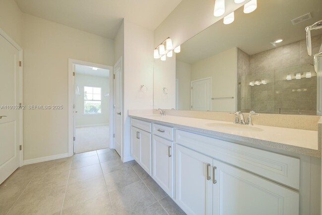 Building Photo - 1023 Eucalyptus Dr