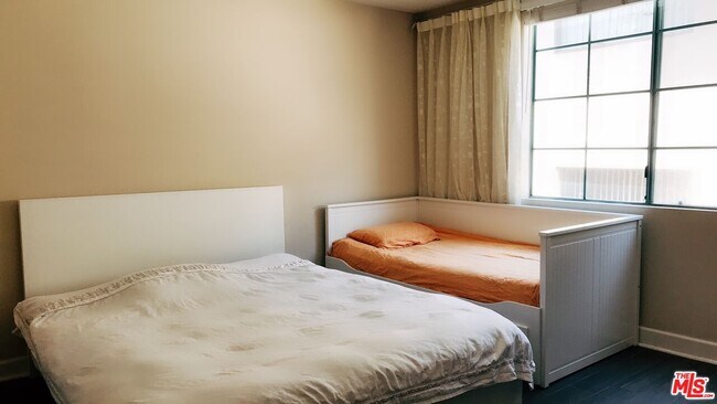 Building Photo - 1430 Colby Ave