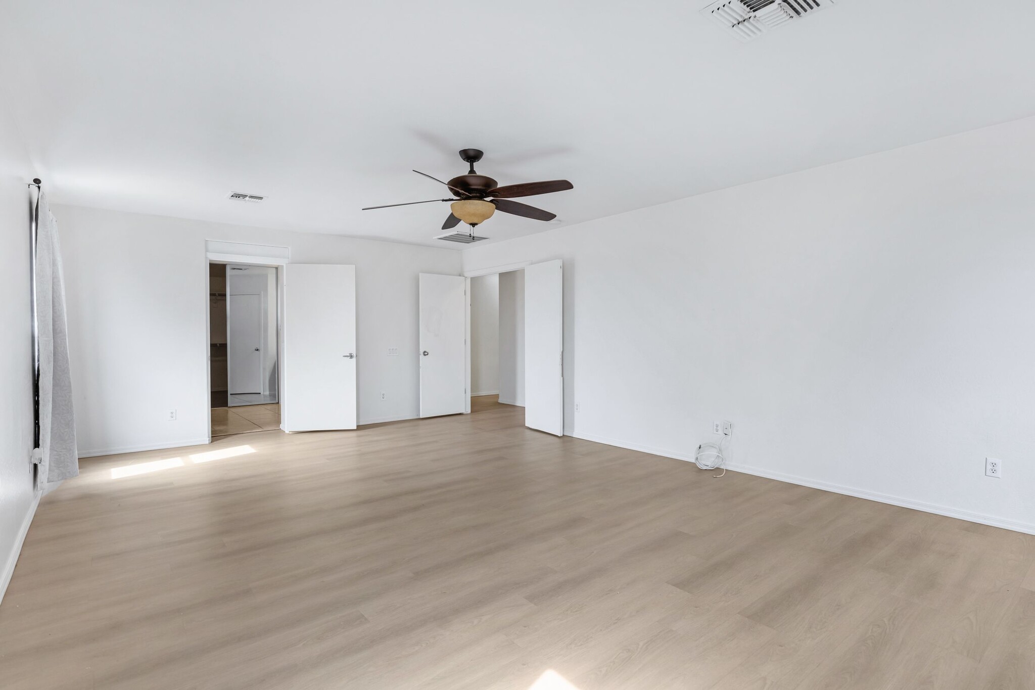 Building Photo - 43631 W Cowpath Rd