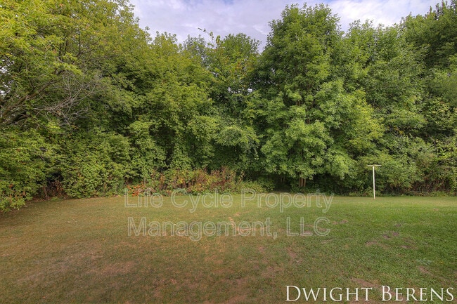 Building Photo - 6705 North Dr