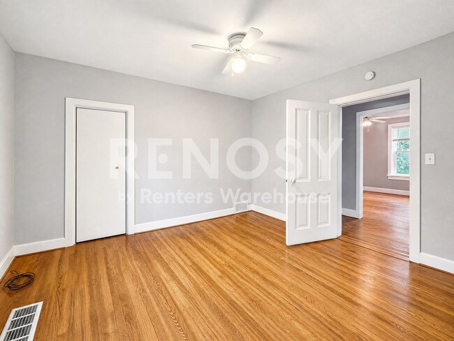 Building Photo - 4BD/2BA in Newport Available Now!