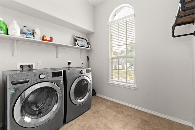 Building Photo - 6506 Ambrose Cir