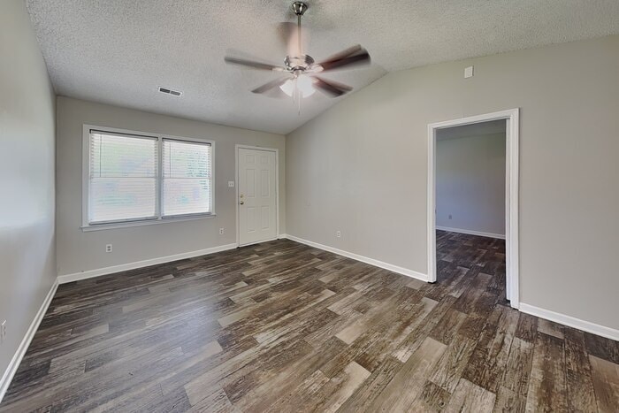 Building Photo - 2215 Medlin Ct