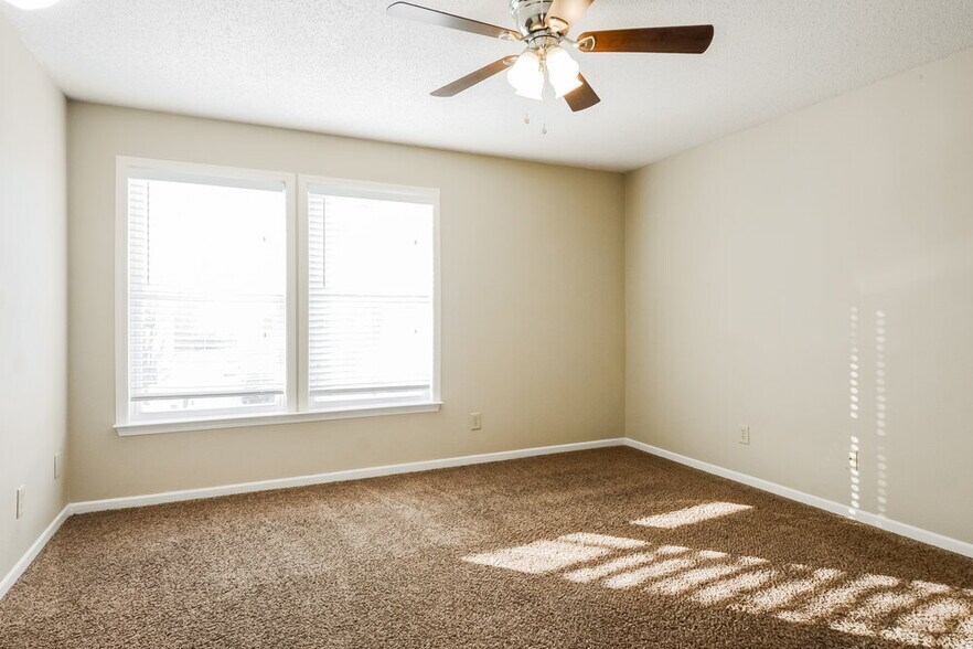 Building Photo - 8836 Hosta Way