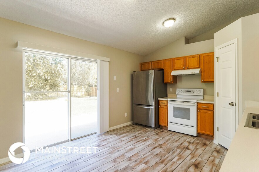 Building Photo - 615 NW North Macedo Blvd