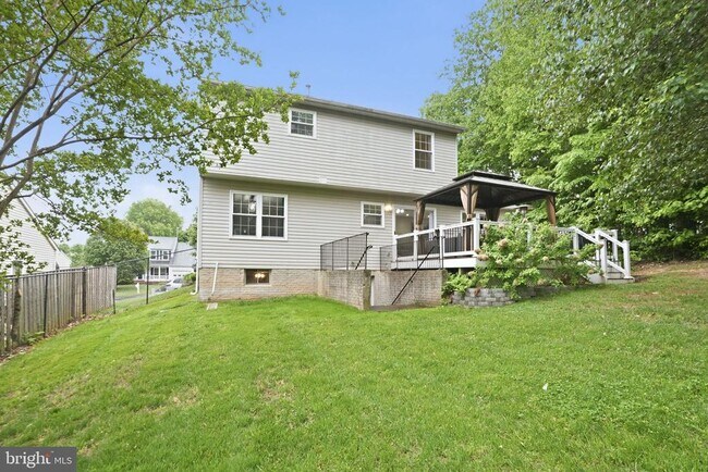 Building Photo - 5710 Ridgedale Dr