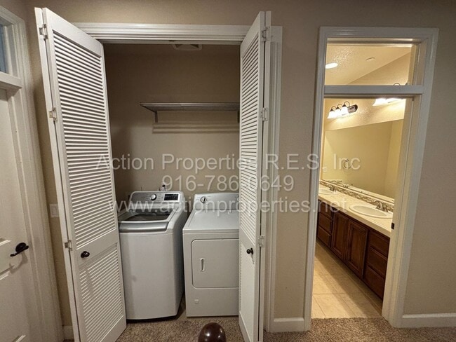 Building Photo - Gated Penryn Patio 2 Story Home, 3 Bedroom...
