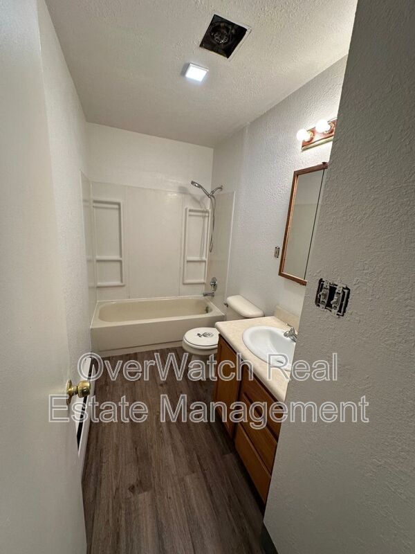 Building Photo - 3706 Iowa Dr