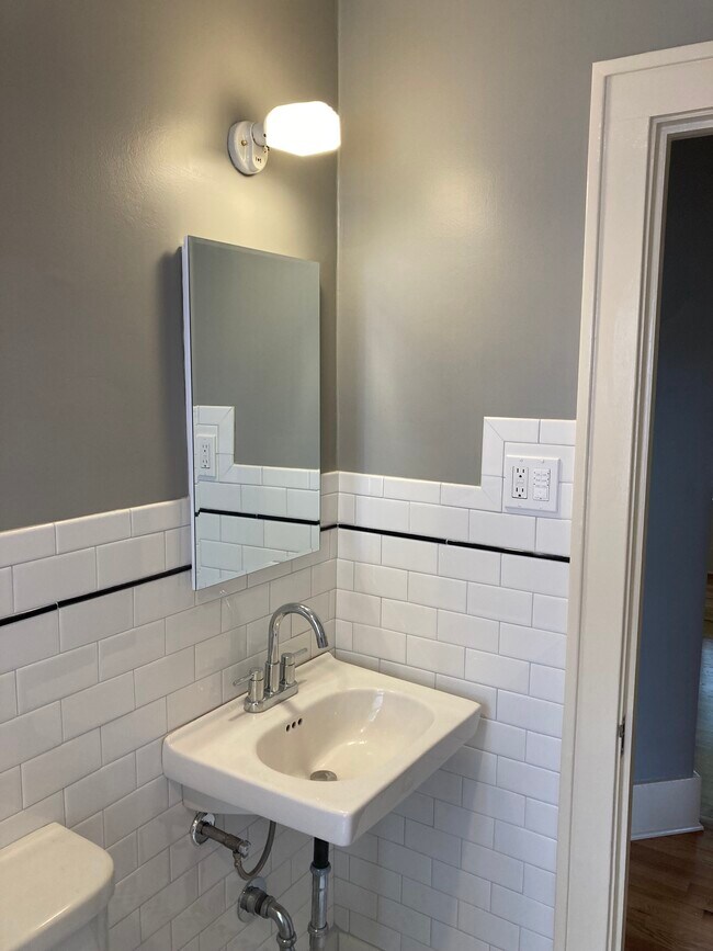 Bath wall tile - 903 E 2nd St