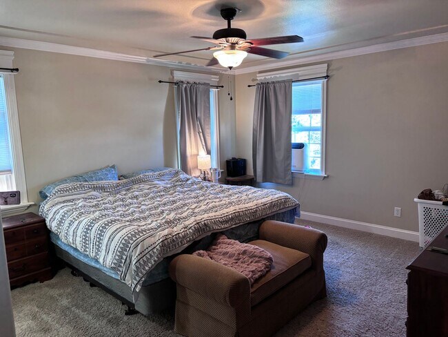 Building Photo - 4 bed 3 Home in Coveted West End Neighborhood