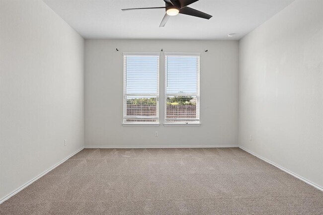 Building Photo - 709 Hummingbird Ln