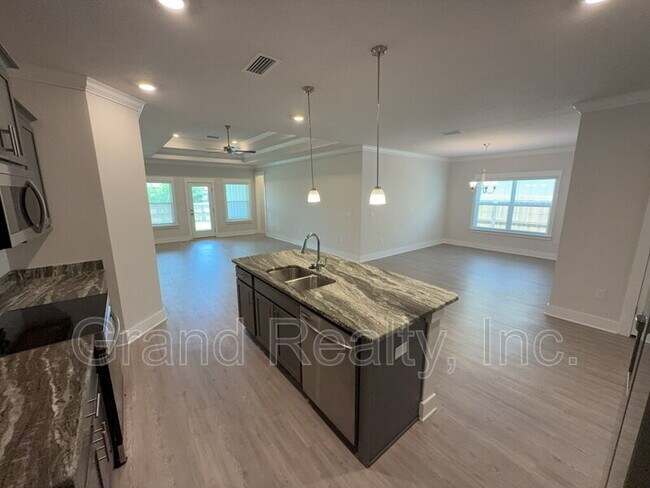 Building Photo - 7016 Whitetail Run Dr
