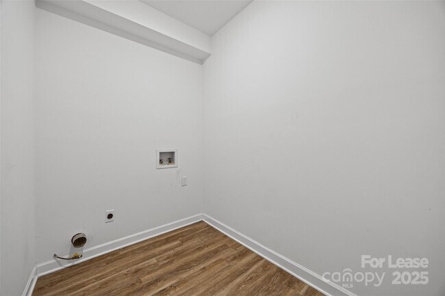 Building Photo - 7219 Bevington Woods Ln