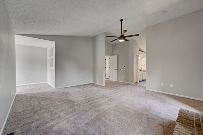 Building Photo - $2,800 - 3 Bed. 2.5 Bath Home with AC, Lof...