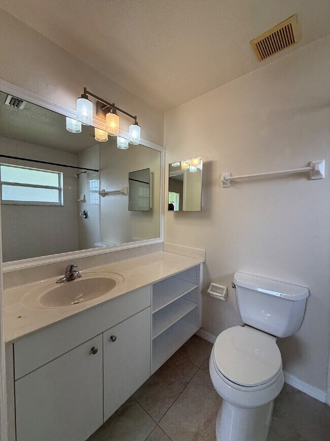 Building Photo - Charming 2 bedroom, 2 bathroom in Melbourne!