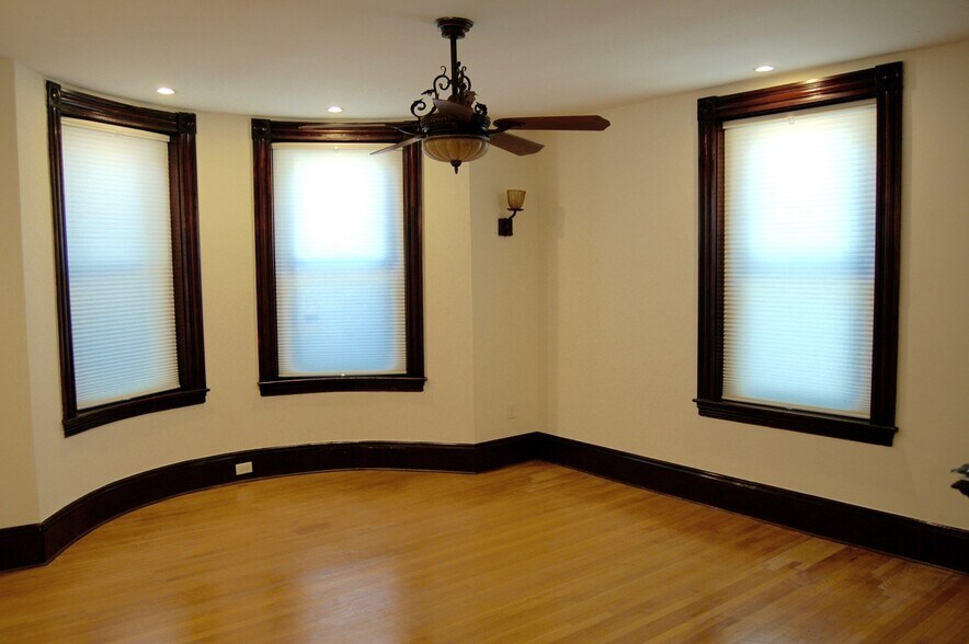 Building Photo - 16 Kent Sq