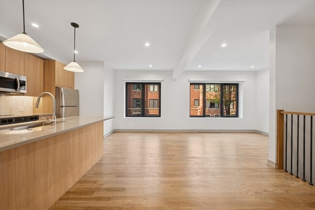 Building Photo - 1333 W Estes Ave