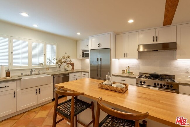 Building Photo - 17098 Palisades Cir