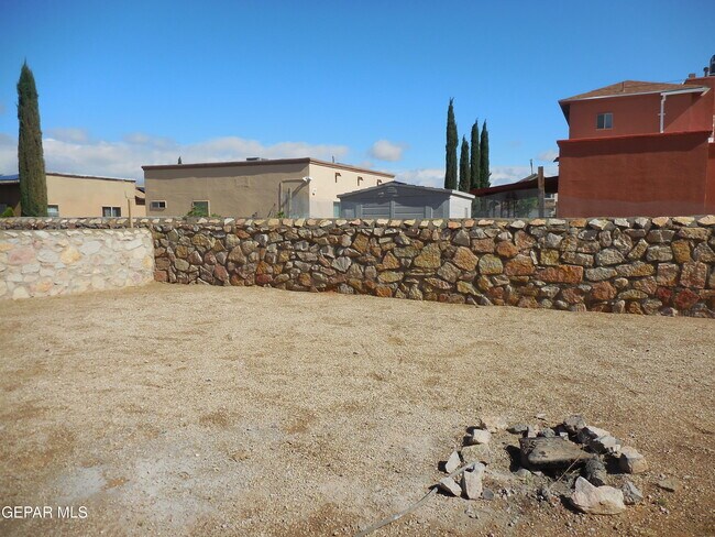 Building Photo - 14741 Calhoun Dr