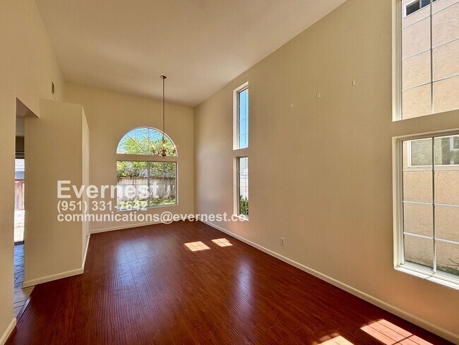 Building Photo - 3-Bedroom, 2.5-Bathroom Home with Modern A...