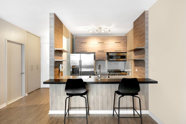 Building Photo - 99 Battery Pl