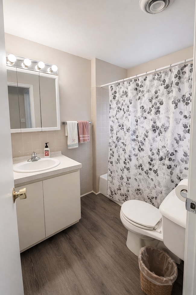 Building Photo - 1803 Hill St