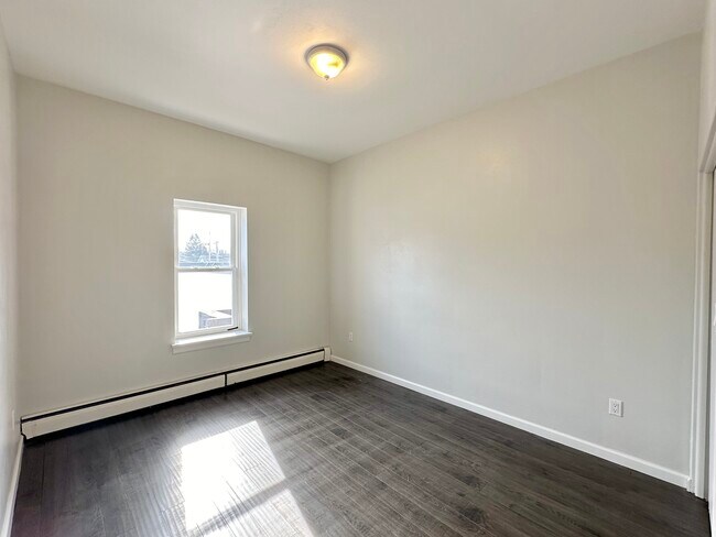 Building Photo - 449 N Main St