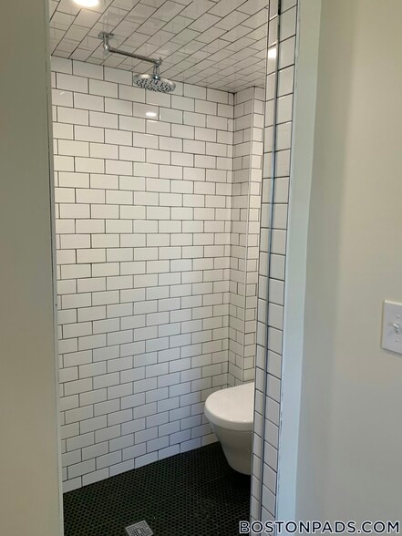 Building Photo - 28R Cherry St