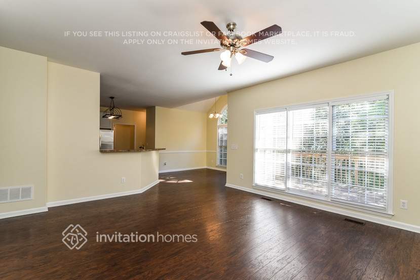 Building Photo - 430 Croftwood Close