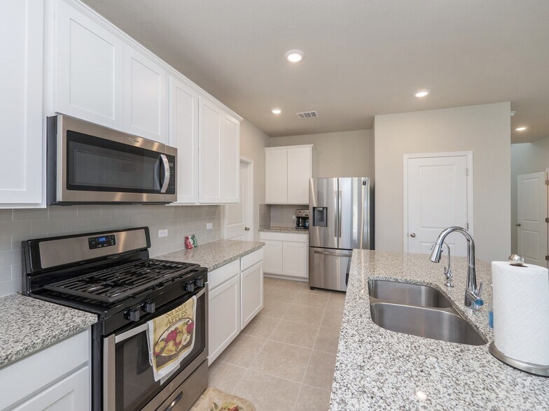 Building Photo - 120 Serpens St