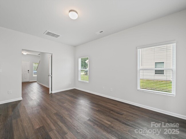 Building Photo - 914 S Battleground Ave