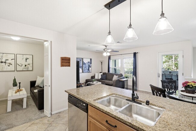 Building Photo - Point Loma, "The Bay" 2 bed 2 Bath Townhome now available! Amazing amenities, don't miss out