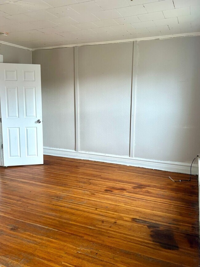 Building Photo - 572-574-574 Seward St