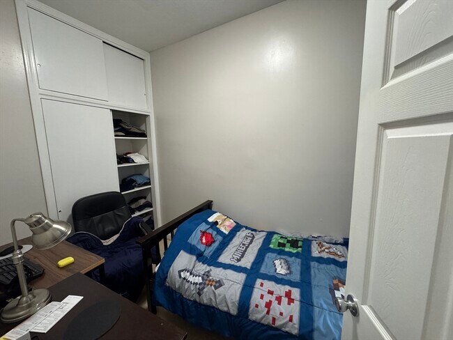 Building Photo - 14 Chelsea St