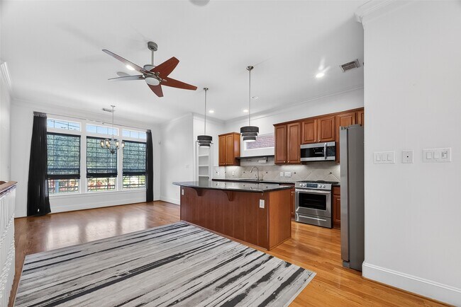 Building Photo - 1004 Stanford St