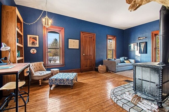 Building Photo - 704 24th Ave