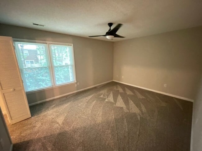 Building Photo - Quaint End Unit Two Bedroom Townhome in Cary