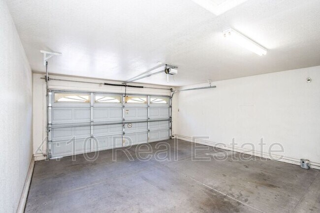 Building Photo - 4650 S Greythorne Way