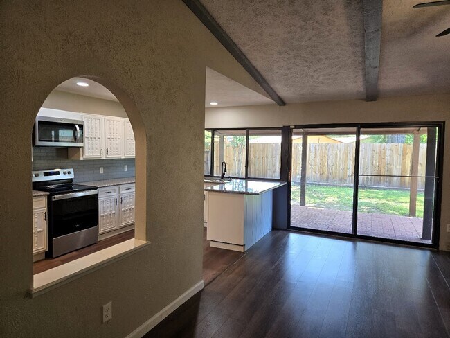 Building Photo - 4055 Cypressdale Dr
