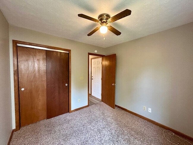 Building Photo - Stunning 3 Bedroom/2 Bath home in Pike Tow...