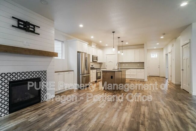 Building Photo - 995 SE Olive Way