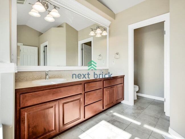 Building Photo - Stunning 4bed/2.5bath Norris Home with a V...