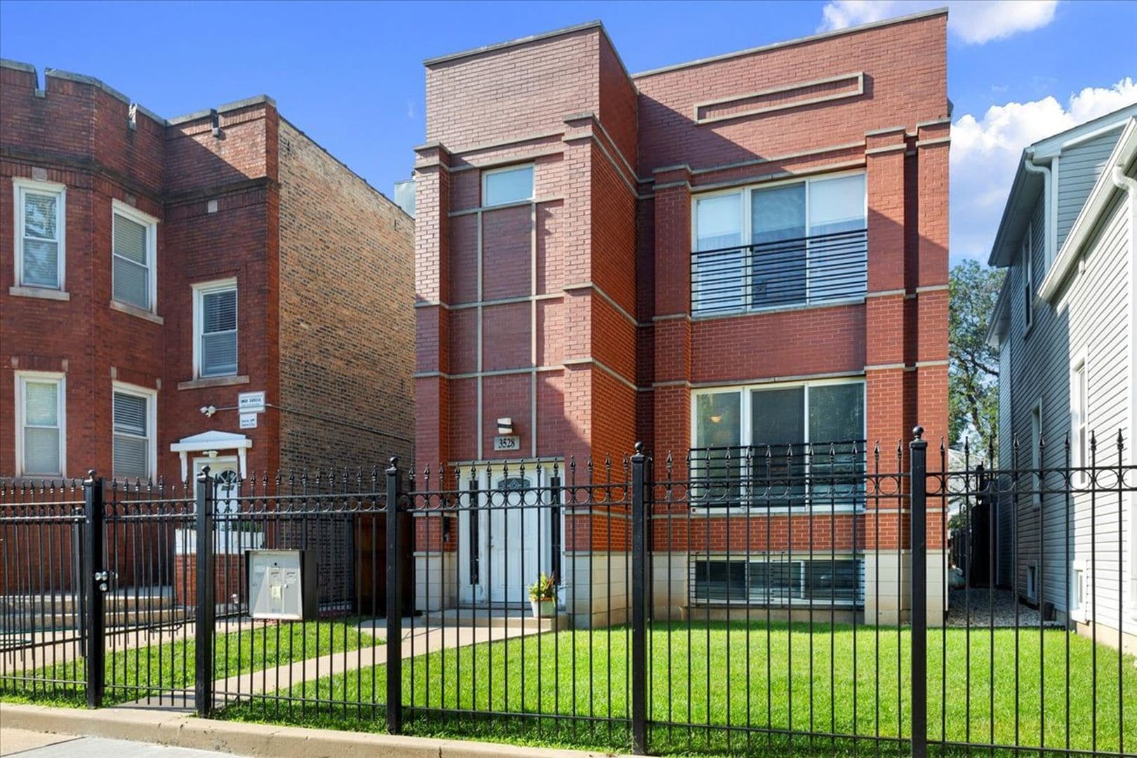 Building Photo - 3528 W Shakespeare Ave