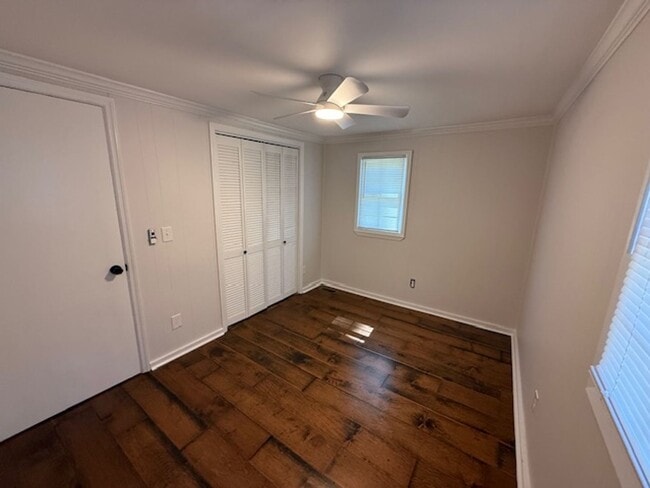 Building Photo - Country Charm Meets Modern Updates