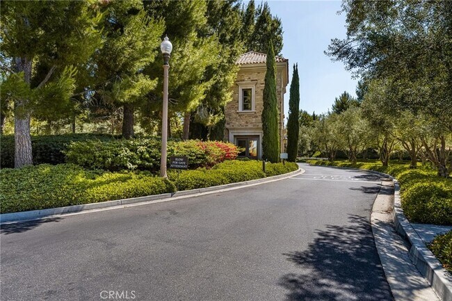 Building Photo - 52 Brindisi