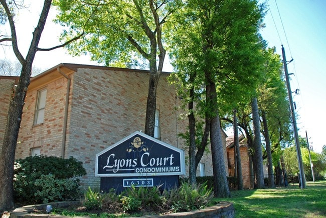 Building Photo - Lyons Court