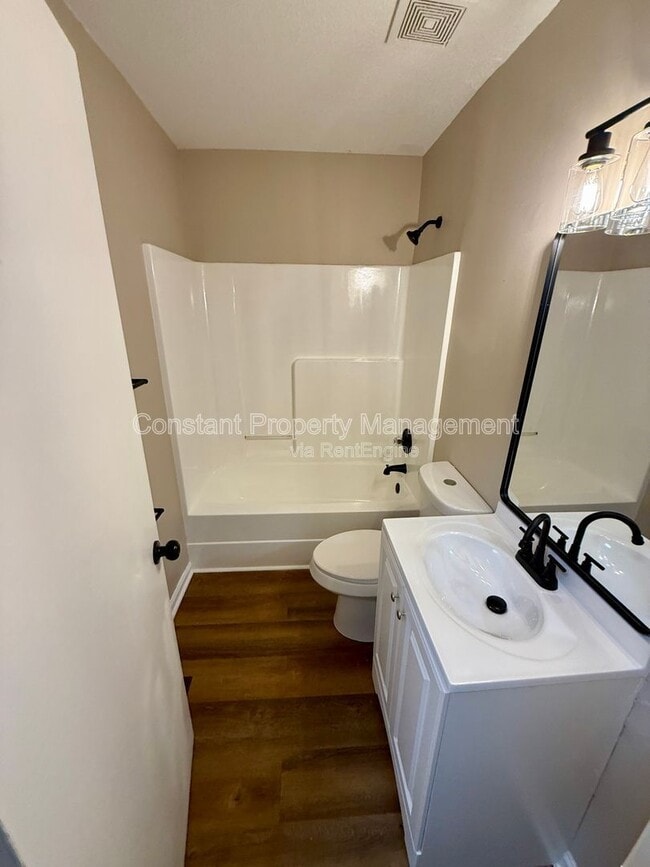 Building Photo - 3277 Club Dr