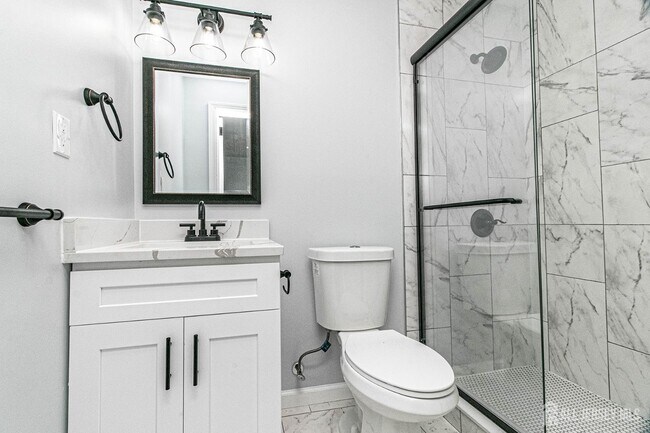 Building Photo - 10 Codington Pl