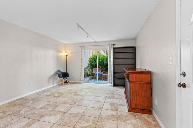 Building Photo - C0507-133 Hawthorne Reserve