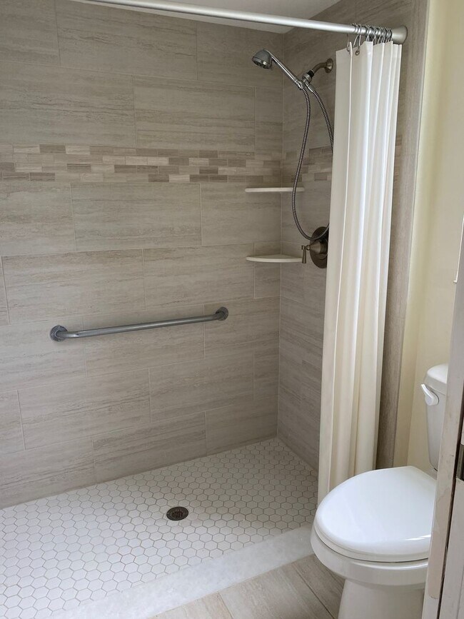 Building Photo - Spacious 3  Bedroom plus Den 3.5 baths 2 car plus golf cart garage in Timber Pines